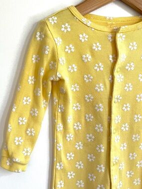 6/$20💥Daisies & Sunshine Yellow One-Piece Footless Sleeper, Snap Legs, Cotton